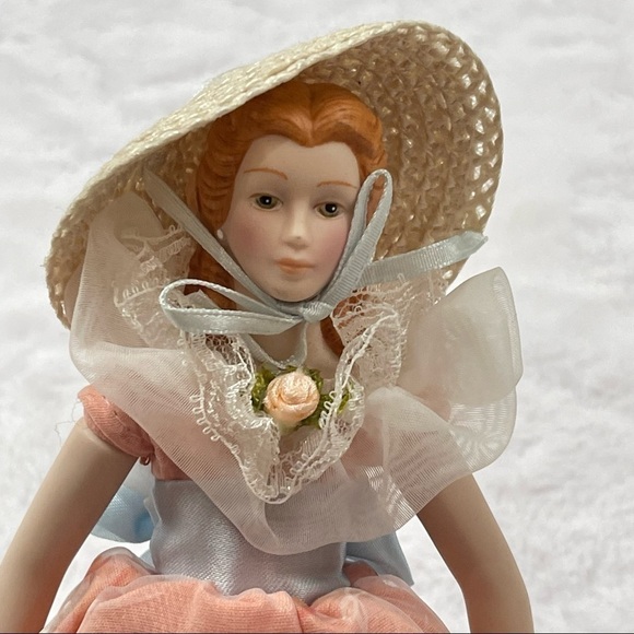 Avon Porcelain Doll Vintage 1980s - Picture 1 of 7